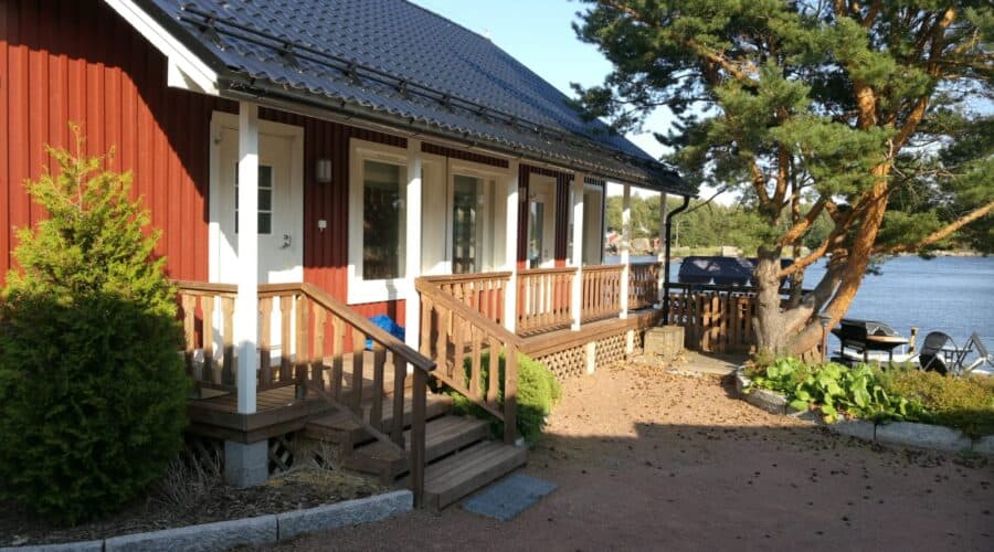 Julkisivu Rantakari Rantakarin vuokramökki Kotkassa