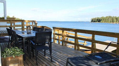 Kotkan vuokramökki terassi Rantakarin vuokramökkillä meriterassi