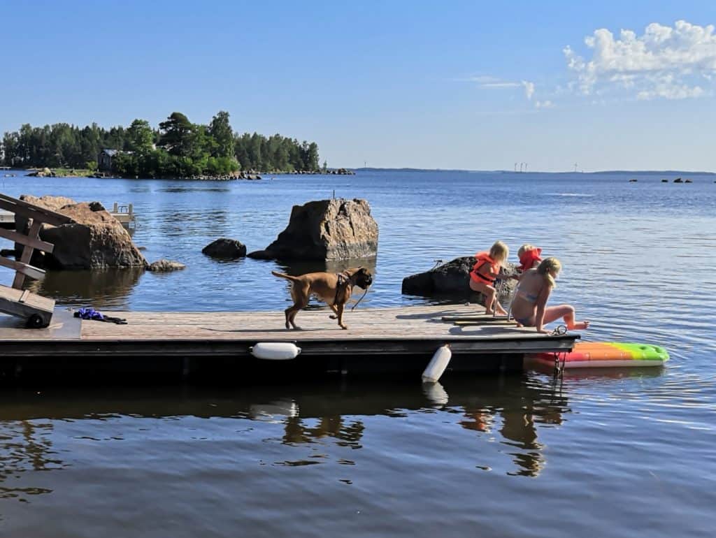 Rantakarin vuokramökki Kotkassa, meren äärellä