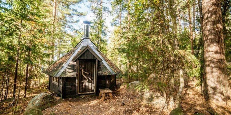 Grillikota_skitu Vuokramökillä erillinen grillikota. Kodassa nuotiopaikka