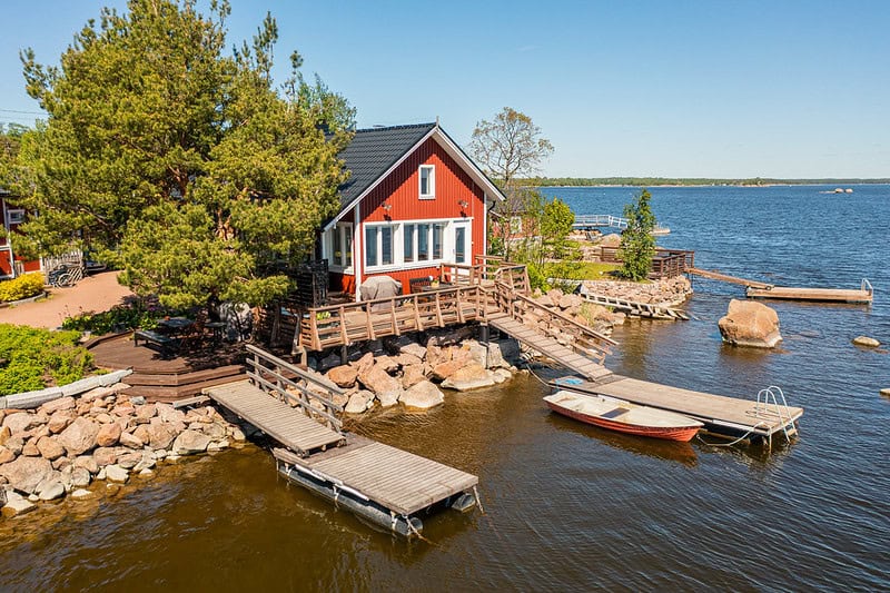 Kokousmökki Rantakari cottage aivan meren rannassa. Rantakari vuokramökki meren rannassa Kotkassa