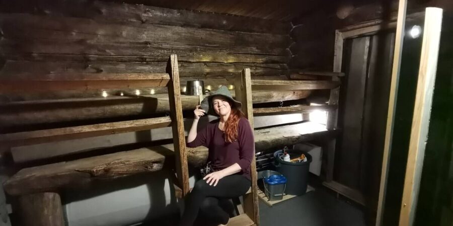sauna_puulammitteinen Kivikosken mökkisauna on kelohirsinen, puulämmitteinen sauna
