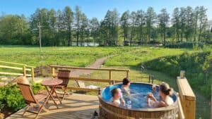 Villa Kaunisvirran paljulta upeat näköalat joelle. Pyhtää, Kymenlaakso.