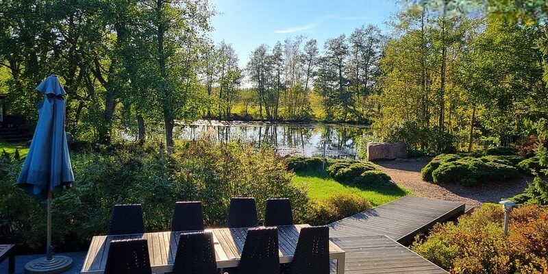 Piha_kivikoski Kivikoski, piha kesällä