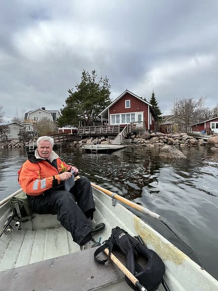 Kalastaja Rantakarin mökillä