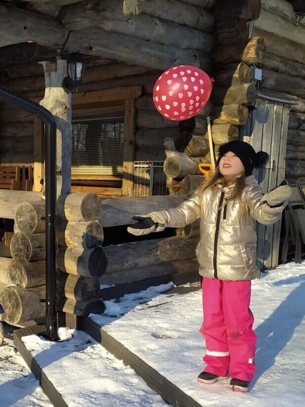 Talvileikit Kivikosken vuokramökillä