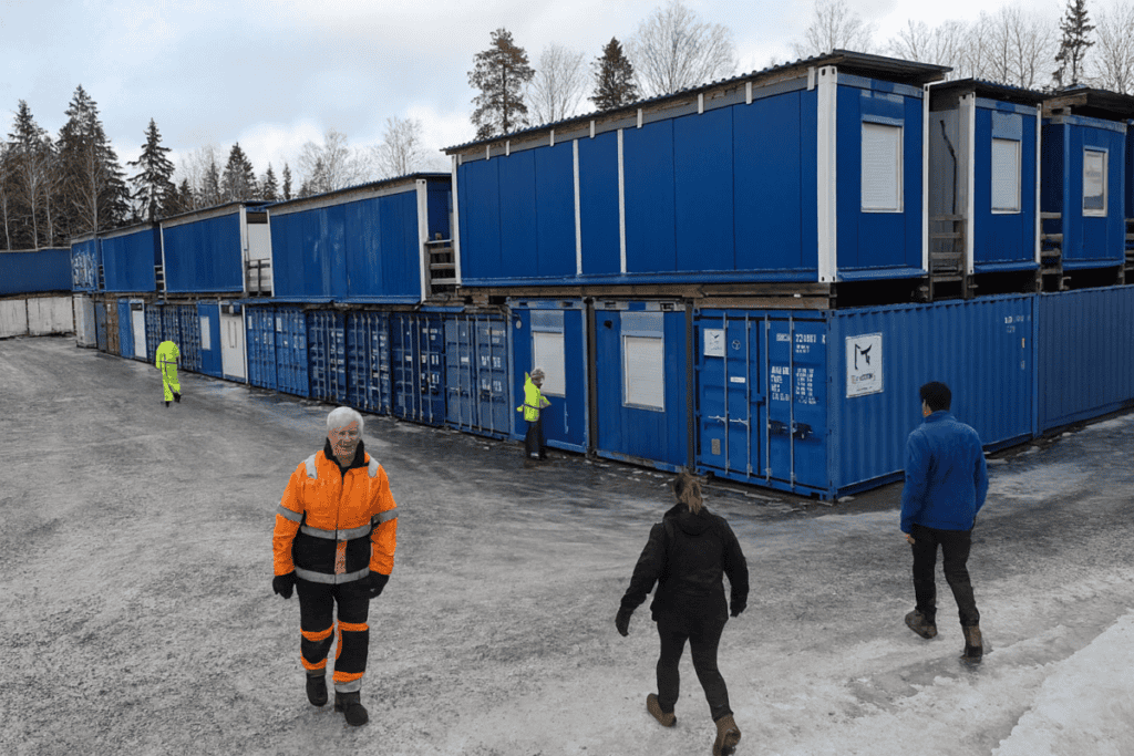 Suomen Kotterian konttikylän merikontit Vantaan Hakkilassa