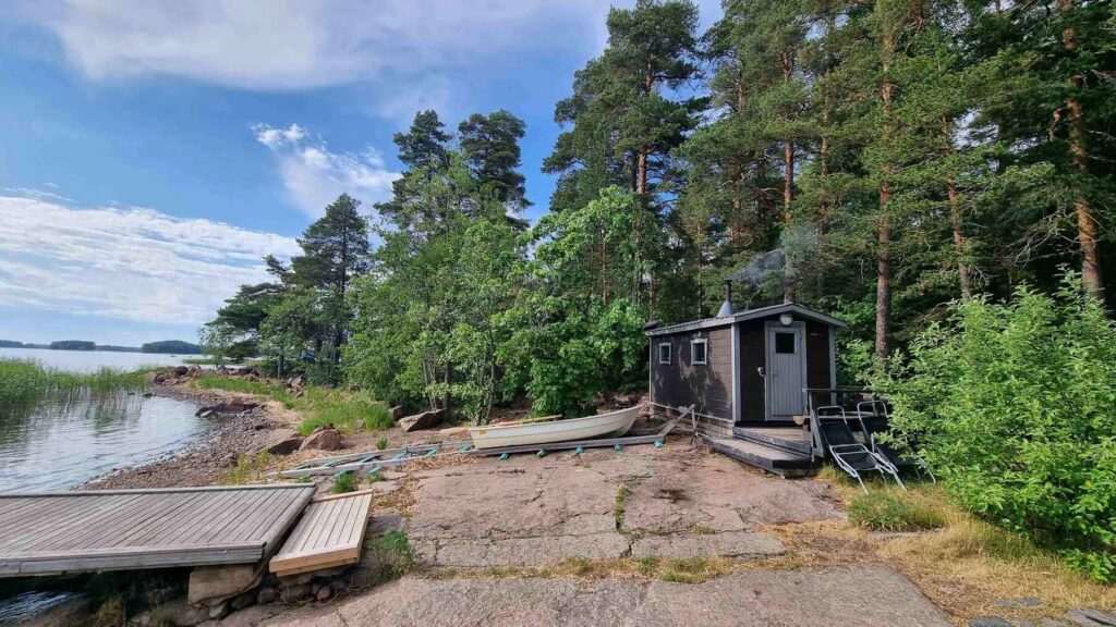 Rantasauna Skitunäsin mökillä Pyhtäällä.