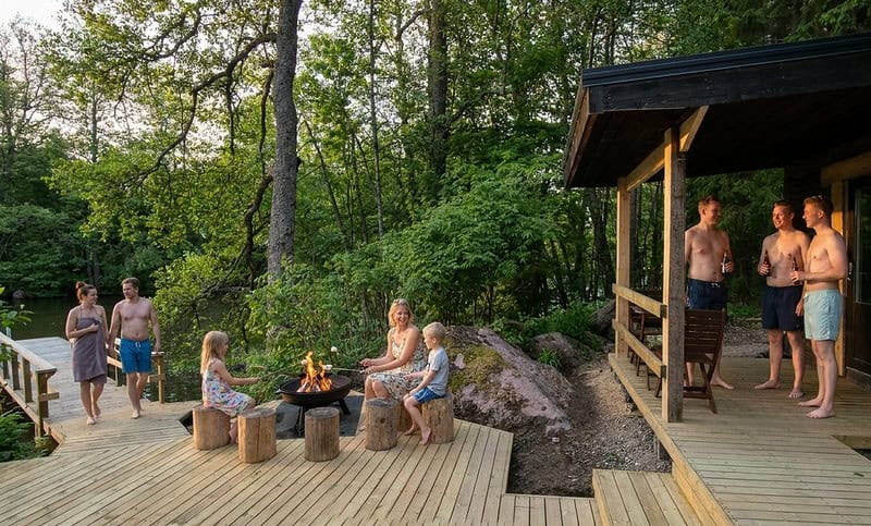 Nuotioilta perheen kesken. Struka villa, Pyhtää