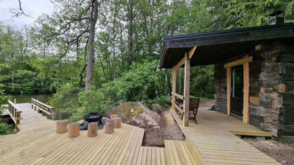 Rantasauna Struka villa. Puulämmitteinen joenrantasauna. Pyhtää, Kymenlaakso